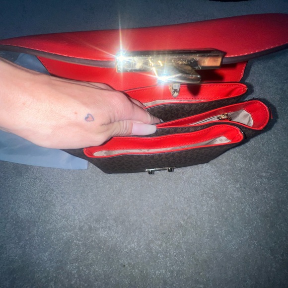 Michael kors purse - Picture 4 of 6